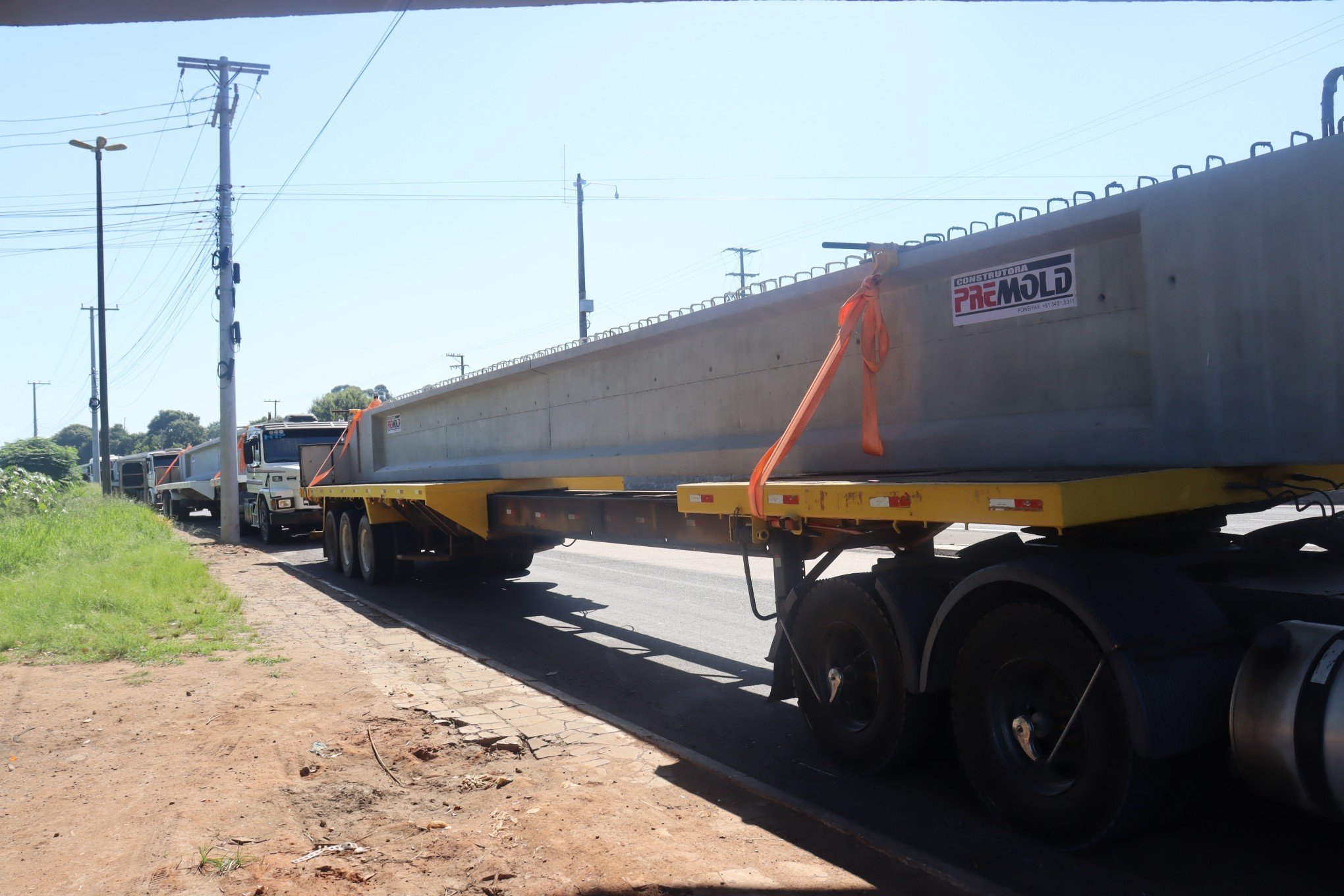 LanÃ§amento de vigas na obra do viaduto de Esteio - BR-116