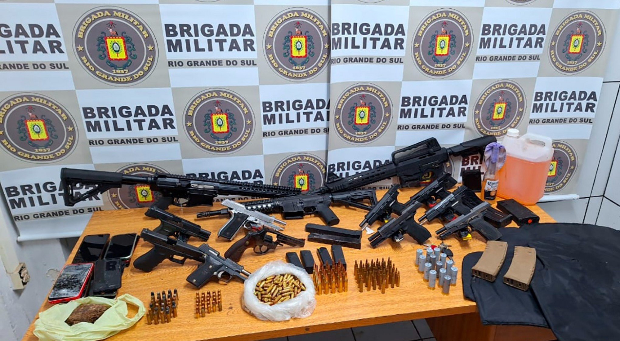 Arma química incendiária, pelotão de guerrilha e fuzis: Como foi o confronto com traficantes em São Leopoldo