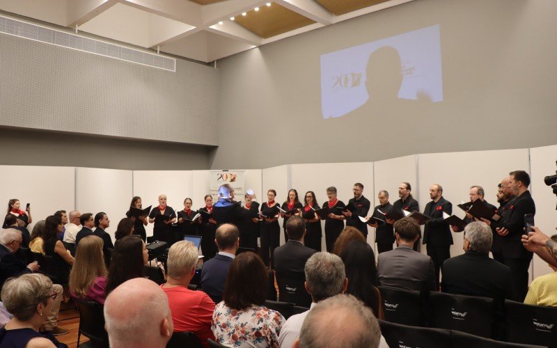 ApresentaÃ§Ã£o do maestro Diego Schuck e do grupo musical Porto Alegre Consort