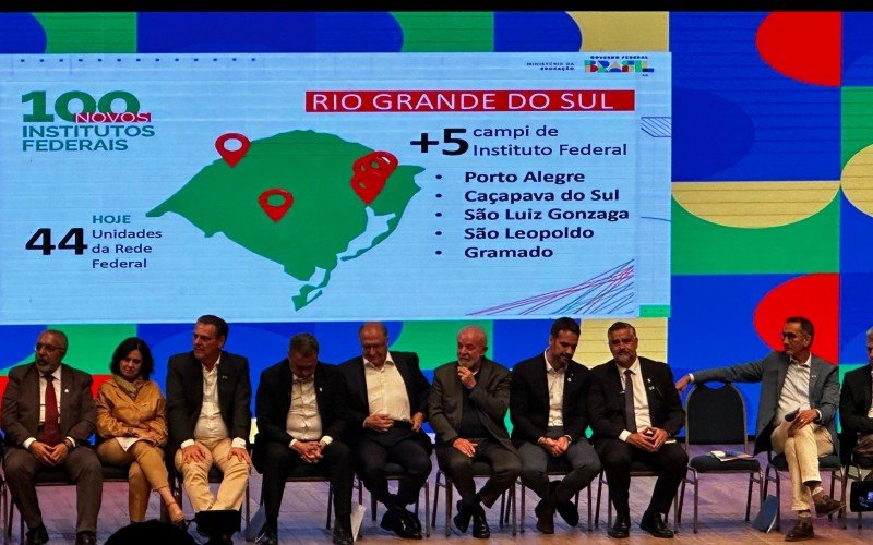 Lula e ministros participam de evento em Porto Alegre | abc+