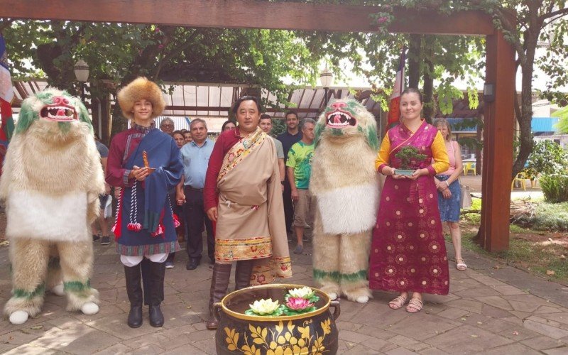 Lozar marca o ano-novo tibetano em TrÃªs Coroas