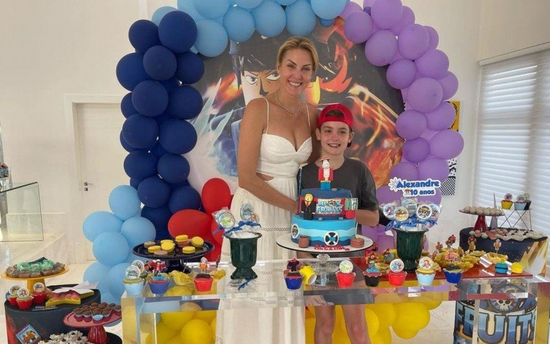 Ana Hickmann celebrou aniversÃ¡rio do filho Alexandre JÃºnior ao lado de Edu Guedes