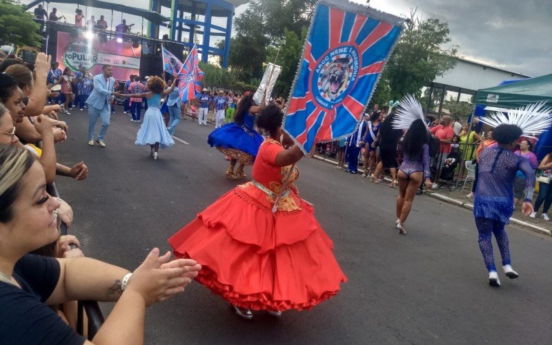 Apresentação de luxo da Nenê da Harmonia foi aplaudida pelo público presente na abertura do segundo e último dia do Carnaval Popular de Canoas
