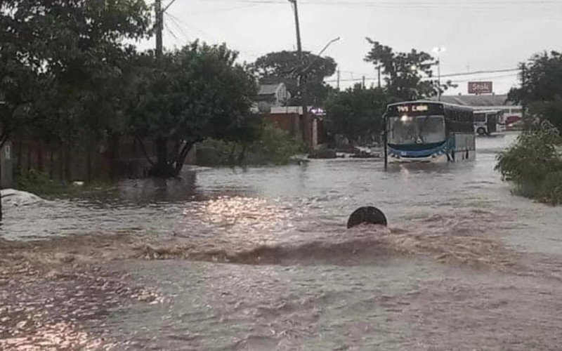 Chuva causou estragos em Uruguaiana, fronteira do Brasil com a Argentina  | abc+