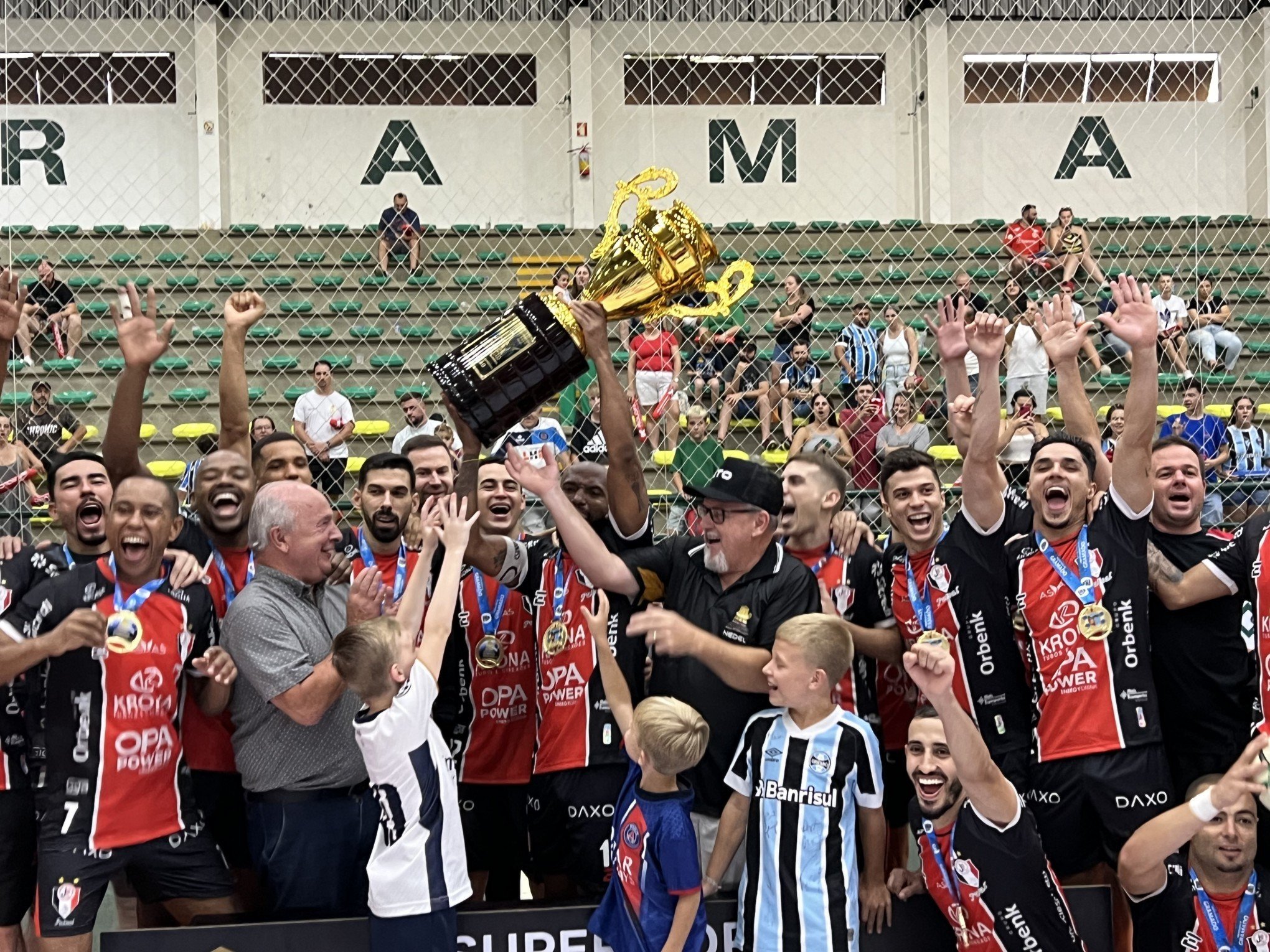 JEC Krona é bicampeão da Super Copa Gramado de Futsal; Praia Clube fica em segundo