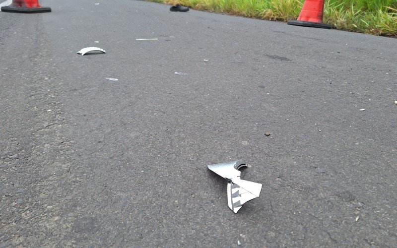 Pedaços de um veículo prata foram encontrados quebrados próximo ao corpo do pedestre | abc+