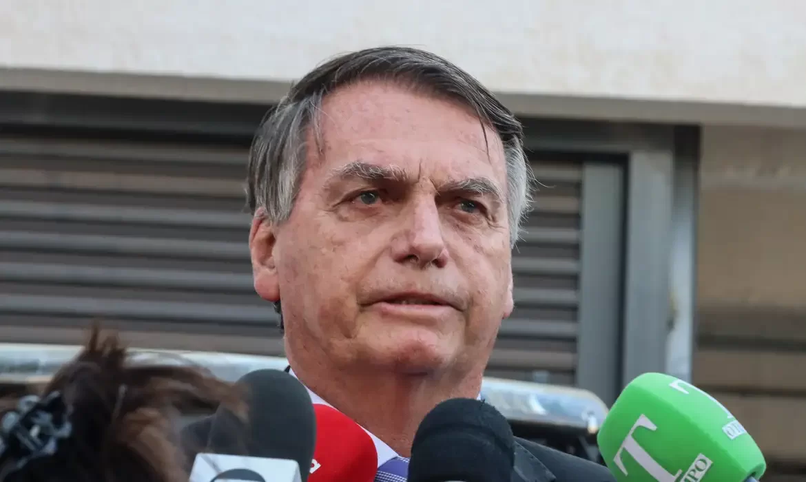 Quem é quem na lista de indiciados com Bolsonaro em fraude em carteira de vacinação
