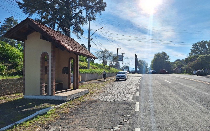 Mulher estava em parada de ônibus quando foi surpreendida por homem  | abc+