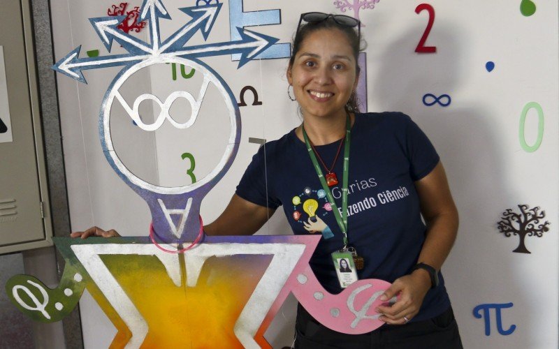  Cláudia participou com 600 outros professores