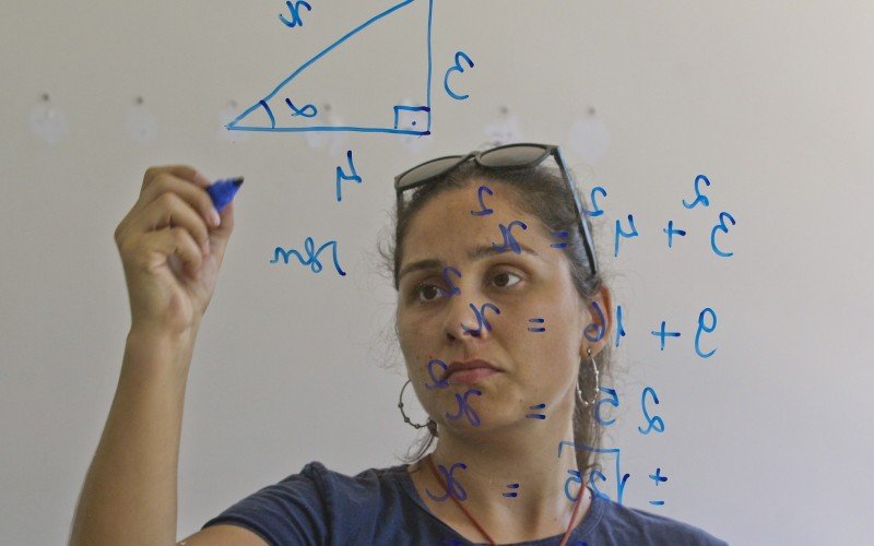 Cláudia é apaixonada pela docência e pela matemática
