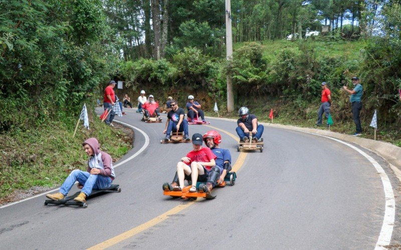 Corrida de Carrinho de Lomba inaugura Estrada da Carapina 