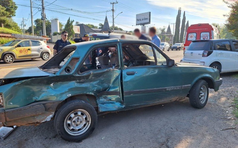 BR-116: Carros colidem e acidente causa congestionamento de 4 quilÃ´metros