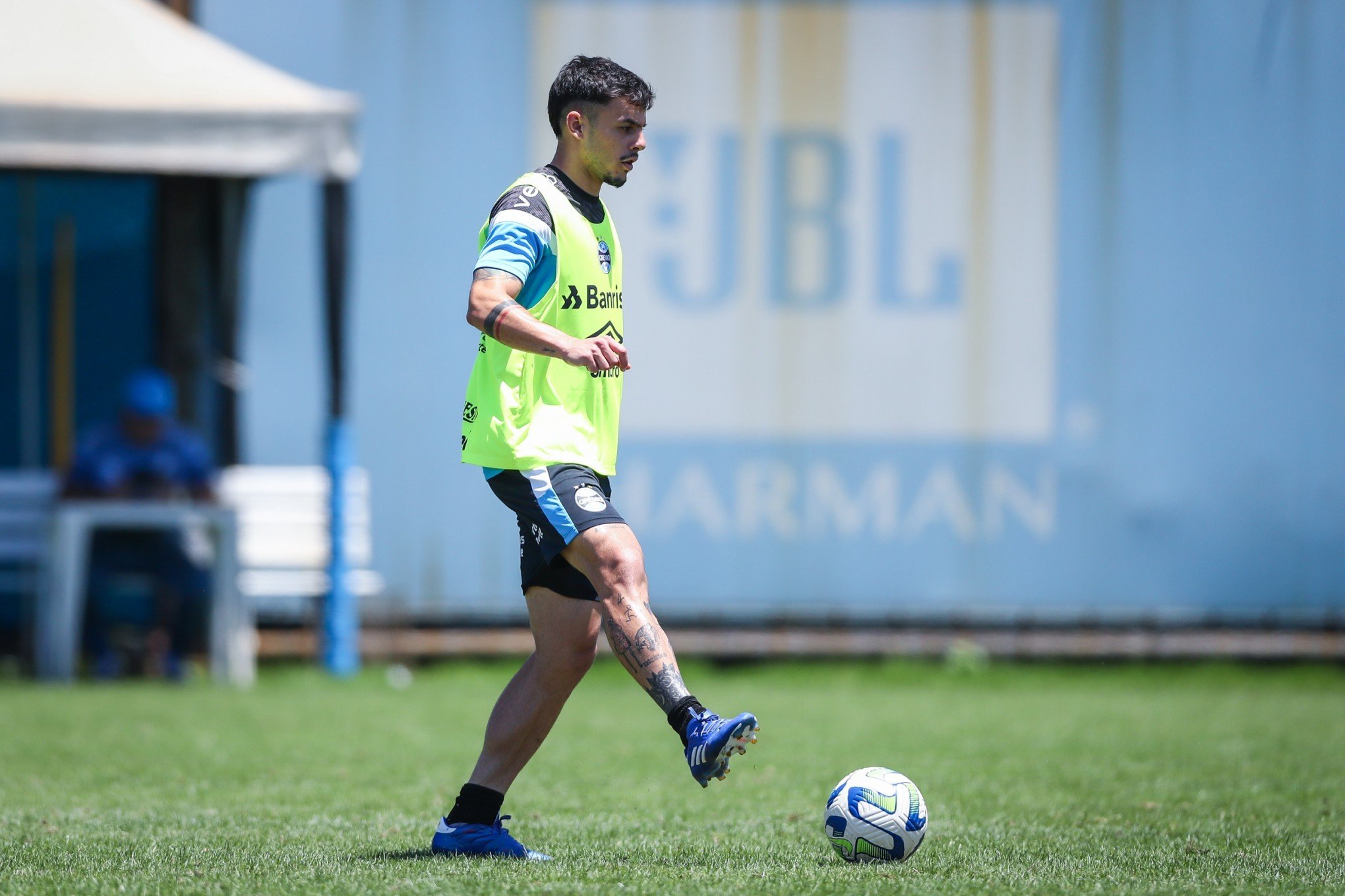 Carballo é liberado pelo Grêmio para fazer tratamento no Uruguai