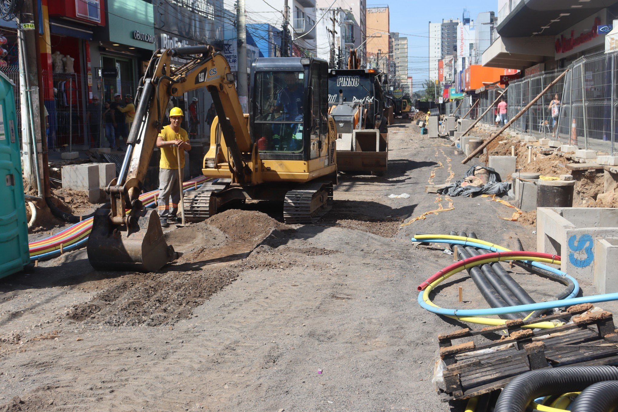 Andamento da obra na terceira quadra Rua IndependÃªncia - 18.03