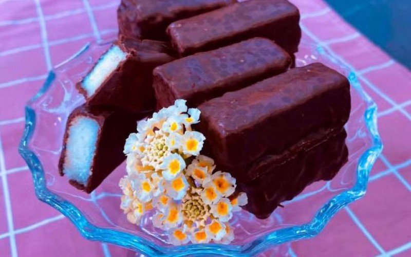Aprenda a fazer o Bombom de coco com chocolate da Ana Maria Braga | abc+