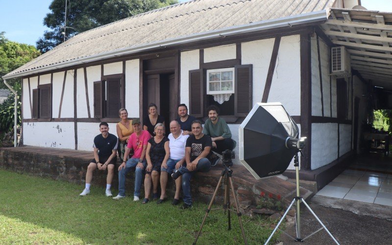 FamÃ­lia Schmidt Anschau, com a equipe da Siehu e ParaNÃ³ia ProduÃ§Ãµes
, 