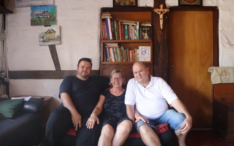 Maicon com os pais Rosa Maria e Marco Antonio Anschau