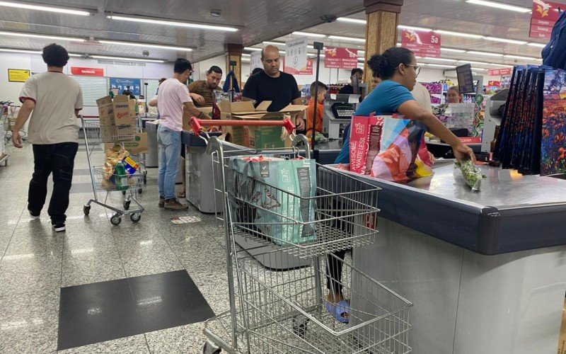 Sacolas plásticas não são mais distribuídas gratuitamente em Gramado há um ano e meio
