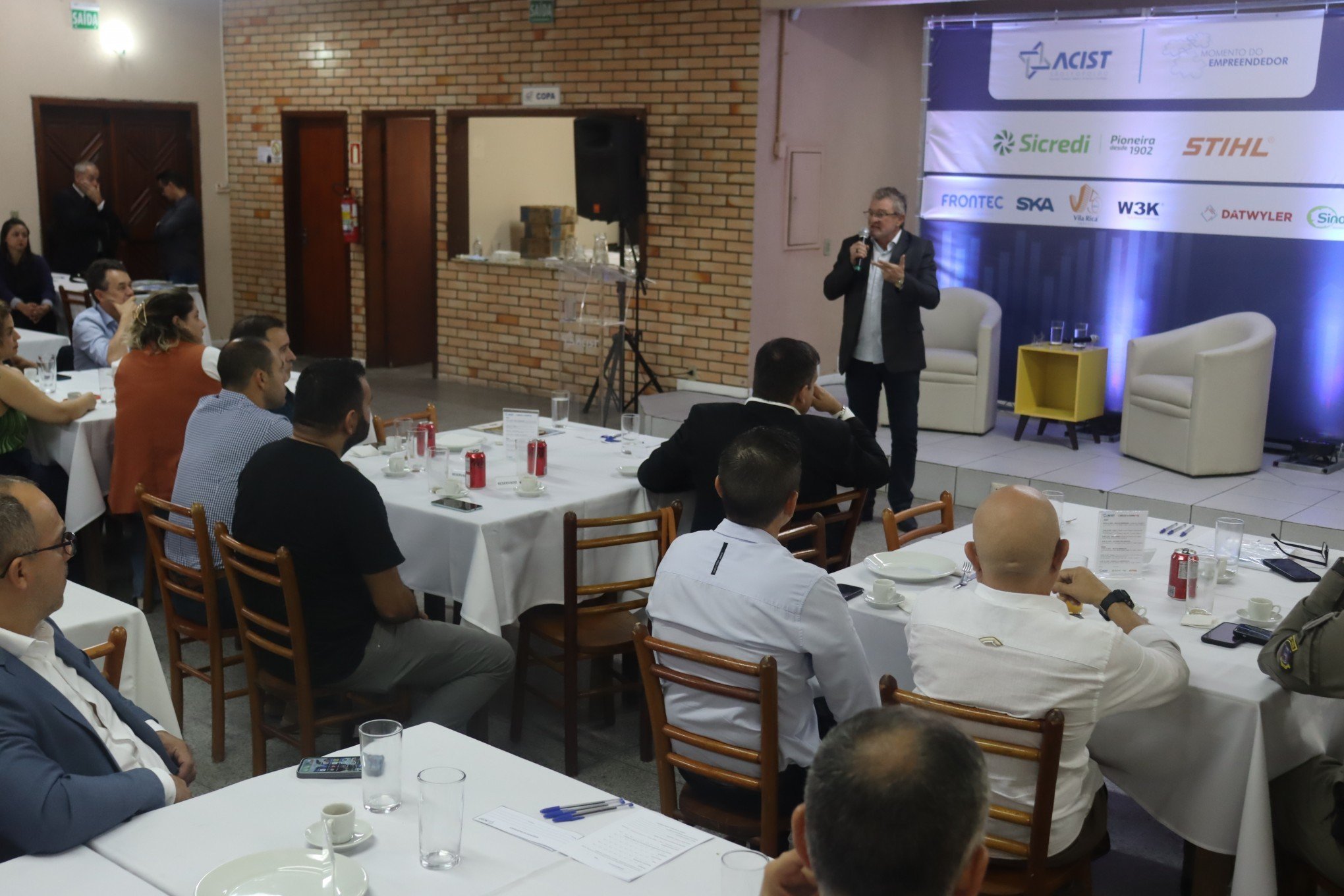 Primeiro Momento do Empreendedor da Acist em 2024 - palestra com Ary Vanazzi