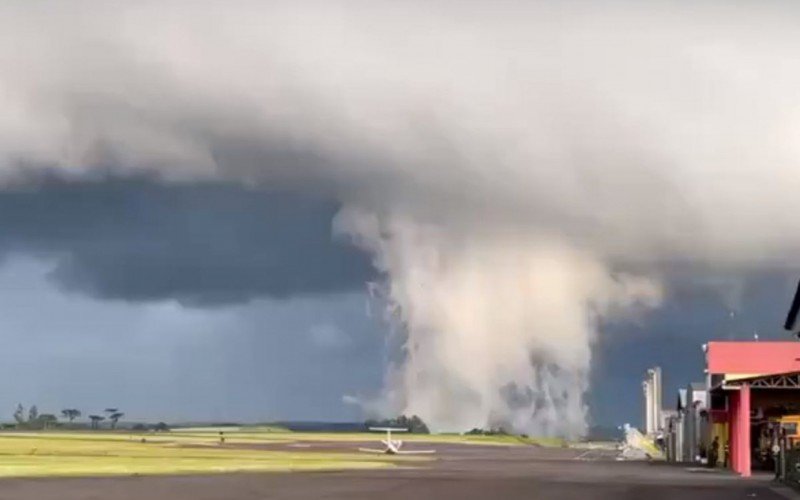 Nuvem gigante é vista em aeroporto de Santa Catarina momentos antes de temporal | abc+