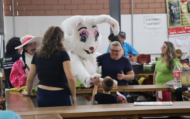 Cortejo de Páscoa visitou a Feira do Produtor de Sapiranga | abc+