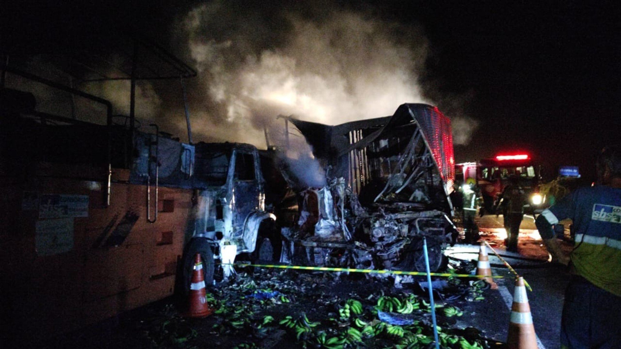 ACIDENTE COM MORTE: Motorista de caminhão que transportava bananas morre após incêndio e colisão na BR-290