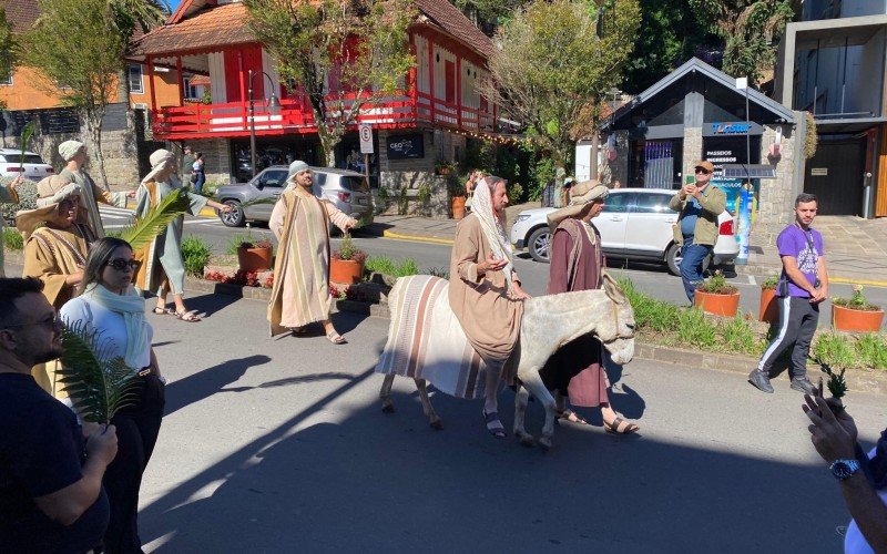 ProcissÃ£o de Ramos ocorreu neste domingo (24), em Gramado