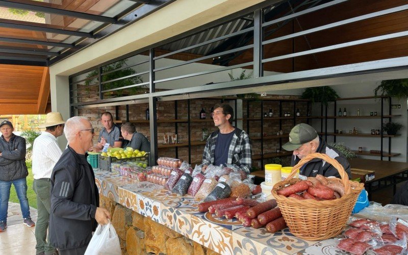 Várzea Grande ganha espaço com fornos coloniais para comercialização de produtos