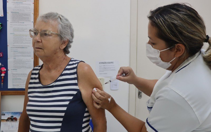 Araci da Silva, 74 anos, moradora de Campo Bom, aproveitou o início da campanha de vacinação | abc+