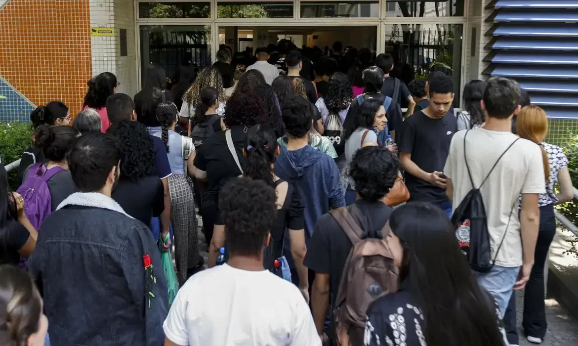 PÉ-DE-MEIA: Calendário de pagamentos para estudantes do ensino médio é divulgado