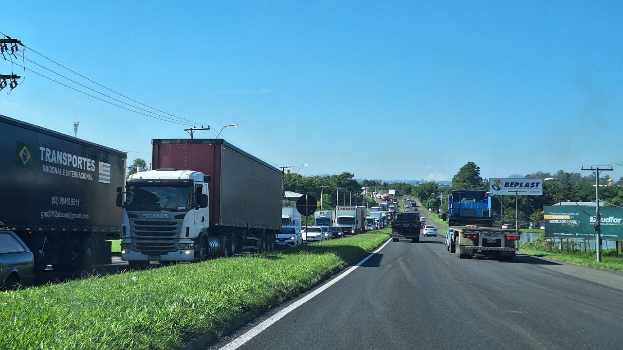 TRÂNSITO: Rodovias apresentam lentidão e RS-240 tem mais de 5 quilômetros de congestionamento