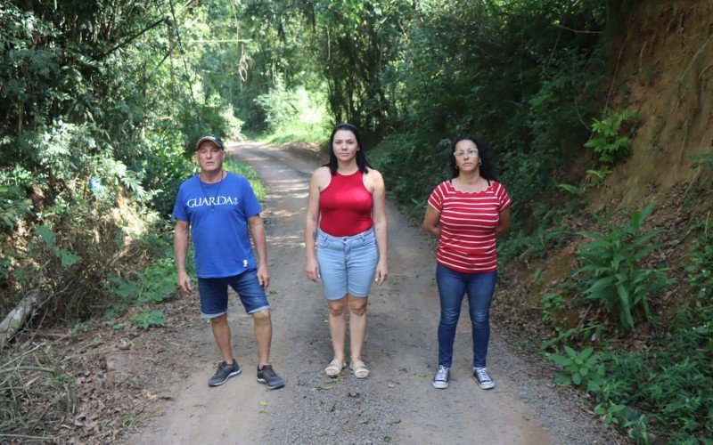 Moradores mostram problemas nas estradas de Lomba Grande