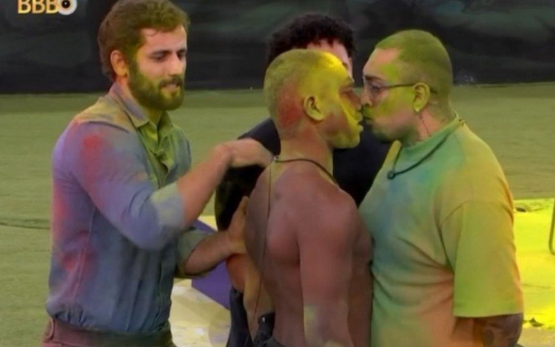 MC Bin Laden e Davi se enfrentaram durante a noite e público pede expulsão | abc+