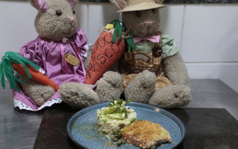 Salmão crosta de panko com arroz de brócolis