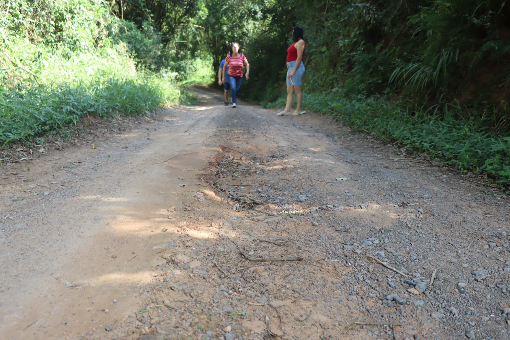 Moradores de Lomba Grande reivindicam estradas melhores: "É um sofrimento para todos"