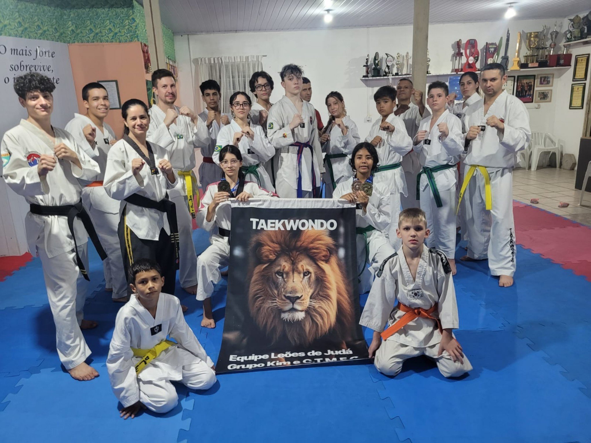 Alunas de academia em Canudos conquistam medalhas de ouro no Sul-Brasileiro de Taekwondo