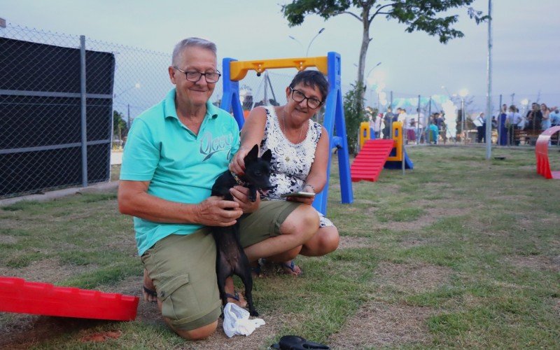 Ilario e Maria, e a cachorrinha Pretinha, aprovaram o espaço para os pets | abc+
