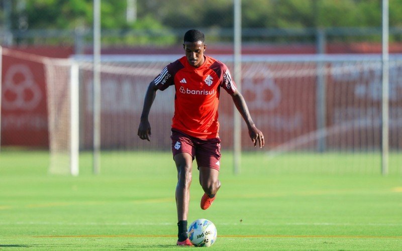 Zagueiro Robert Renan deixou o Inter após ter disputado 31 jogos | abc+