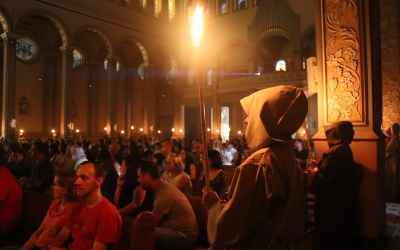 EncenaÃ§Ã£o da Via Sacra na Catedral de Novo Hamburgo