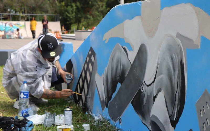Vinte grafiteiros participaram da aÃ§Ã£o neste sÃ¡bado (30)
