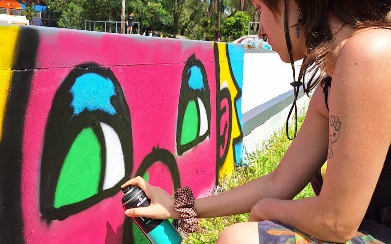 TrÃªs mulheres participaram do evento e ajudaram a colorir pista de skate em Novo Hamburgo