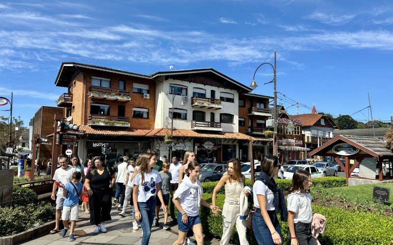 MovimentaÃ§Ã£o no domingo de PÃ¡scoa, na Ã¡rea central de Gramado