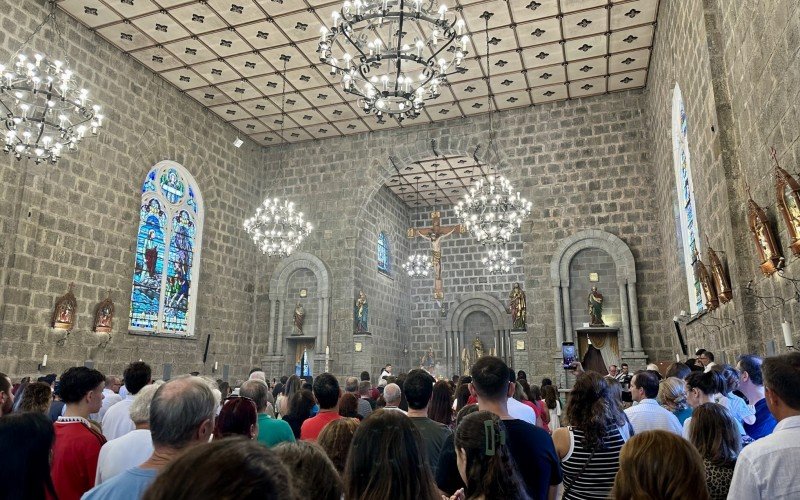 Missa de Páscoa lota a Igreja Matriz São Pedro, em Gramado | abc+