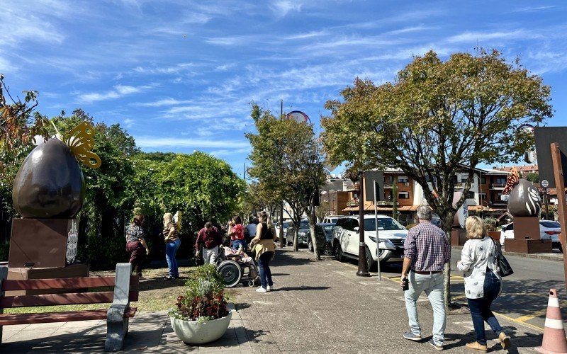 MovimentaÃ§Ã£o no domingo de PÃ¡scoa, na Ã¡rea central de Gramado