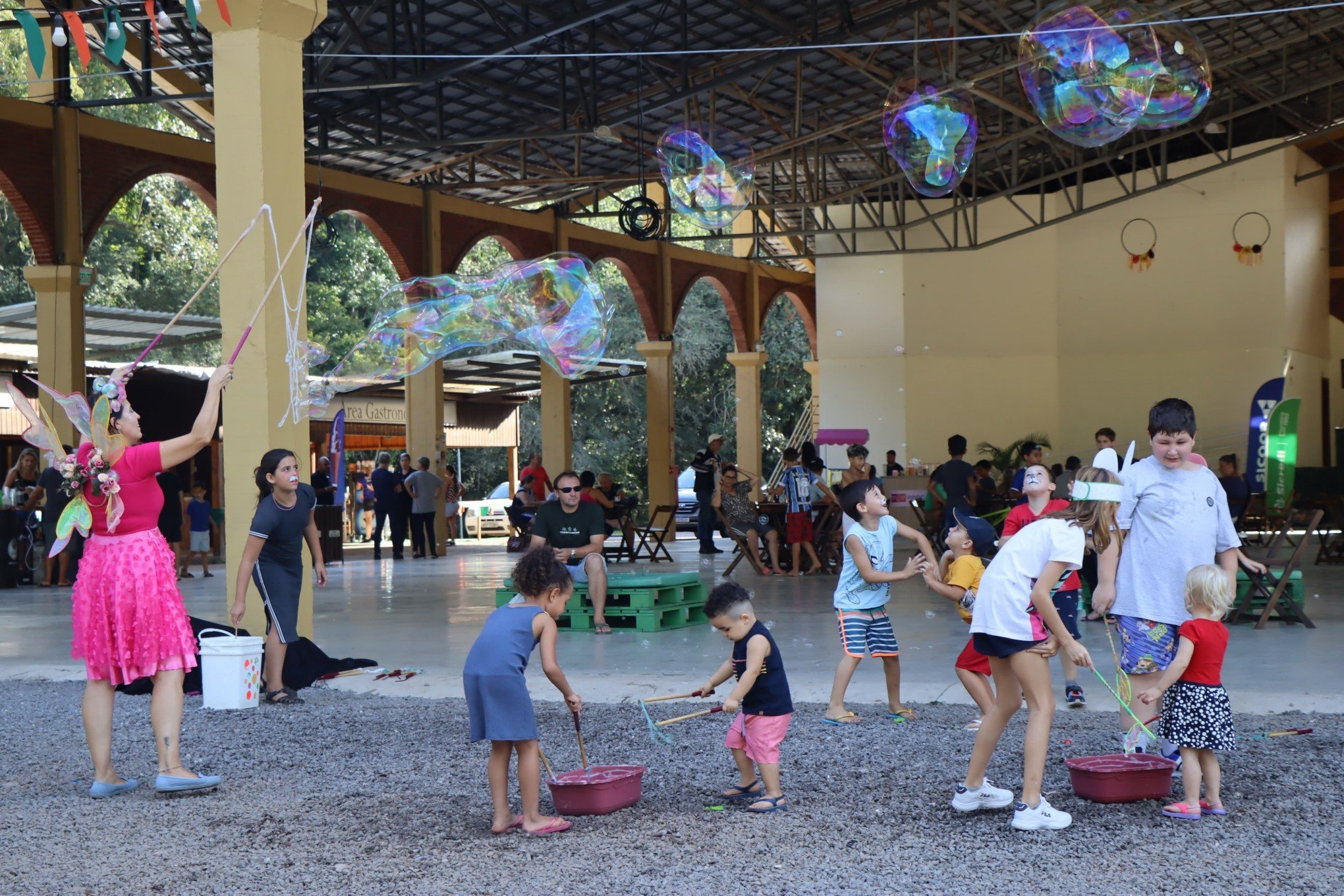 Parque Encantado da Páscoa atrai visitantes e faz alegria das crianças neste domingo em Picada Café; veja fotos