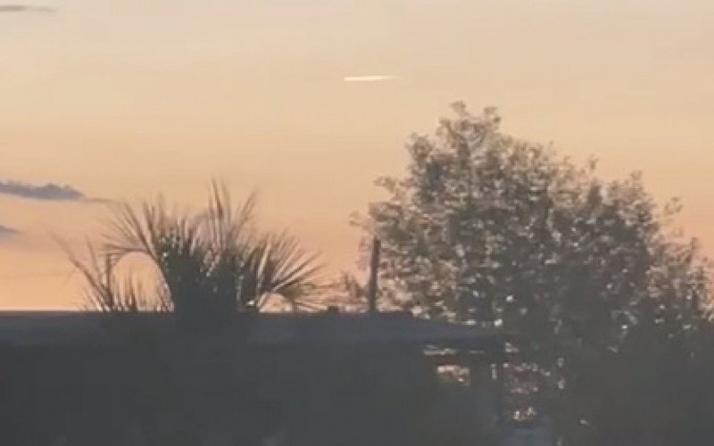 Vídeo gravado na Serra mostra fenômeno chamada de contrail de jato