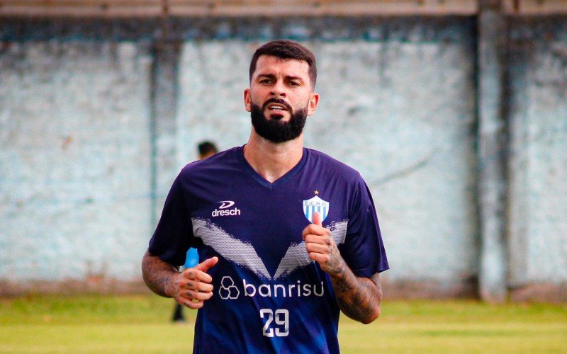 Leandro Córdova já treina no Estádio do Vale | abc+