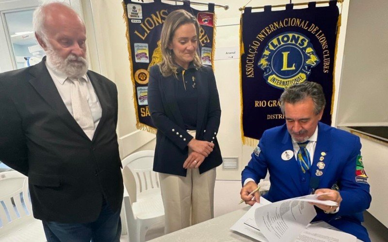 Contrato de doação assinado entre Lions e Hospital de São Francisco de Paula