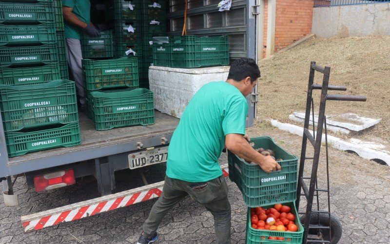 Primeira entrega da retomada do Programa de Aquisição de Alimentos ocorreu nesta terça-feira (2), no Centro de Eventos