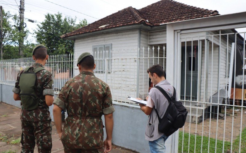 Militares auxiliam equipes do Projeto de Prevenção e Combate à Dengue | abc+
